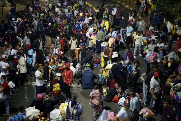 UE anuncia ayuda de 144 millones de euros para migrantes venezolanos