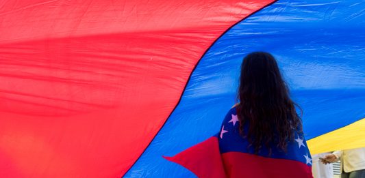 menores de edad venezolanos bolivia bandera de venezuela