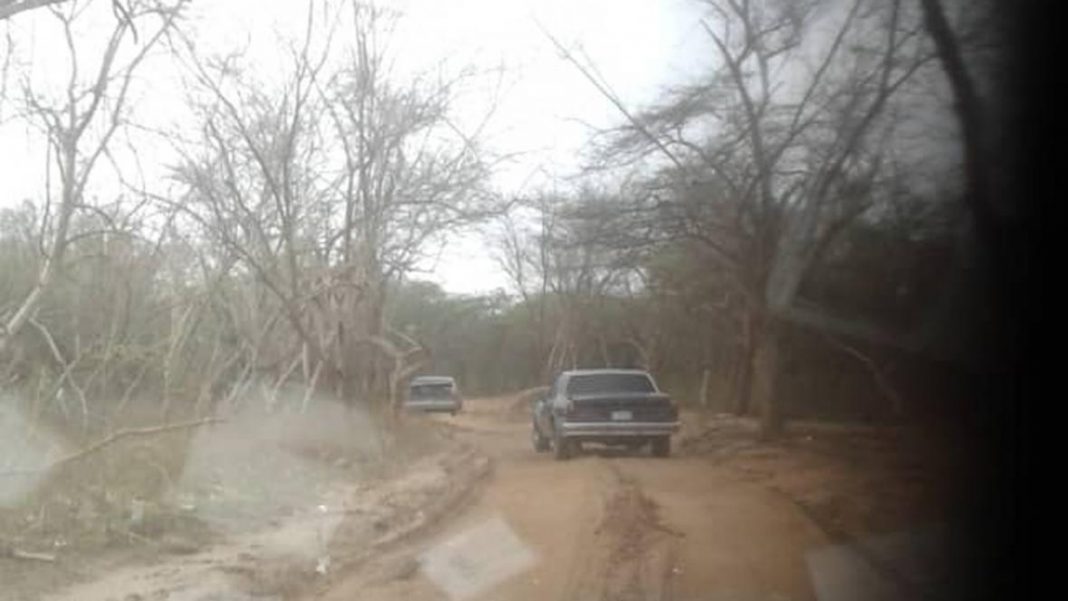 En la trocha Maracaibo-Maicao, la carretera está en mal estado. Foto El Heraldo Colombia.