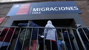 Chile promulga una polémica nueva ley de migraciones