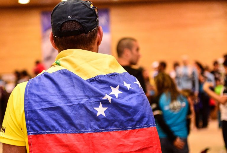 Migrantes venezolanos se convierten en fuerza económica en Colombia
