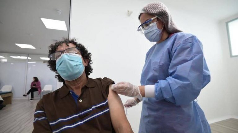 Vacunarán a los 2 millones de venezolanos residentes en Colombia
