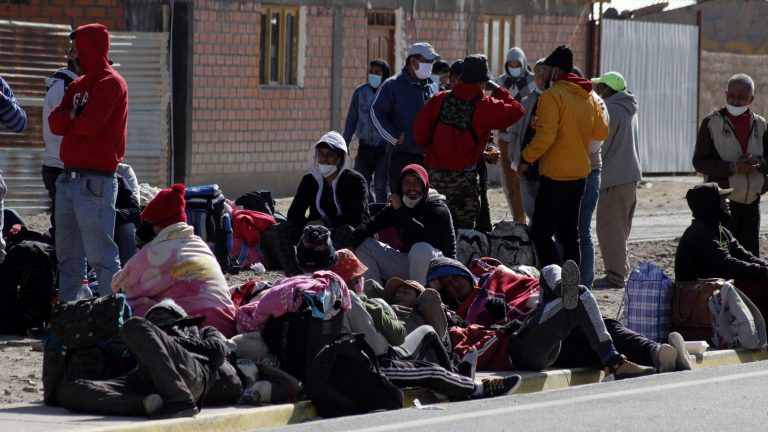 Rechazan ataque a campamento de venezolanos en Chile