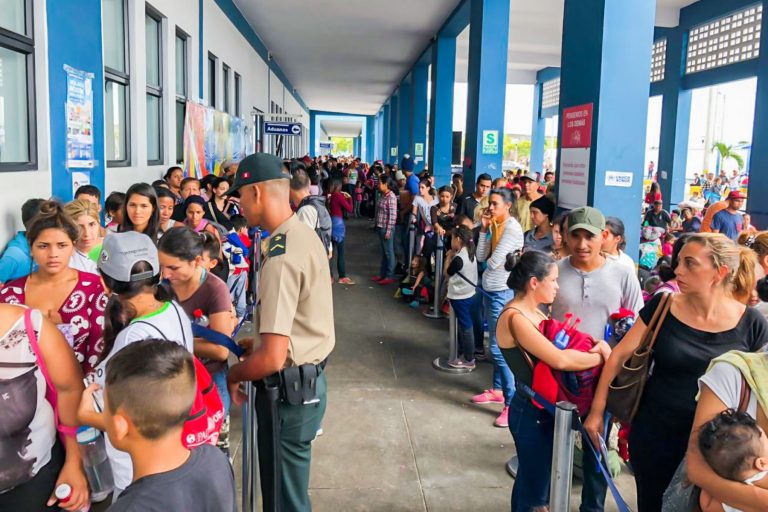 Perú extiende plazo de regularización para migrantes venezolanos