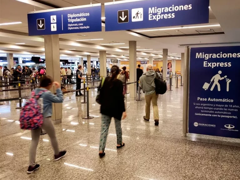 “Muchos regresan a Venezuela y otros buscan mejores alternativas”, situación de migrantes venezolanos en Argentina