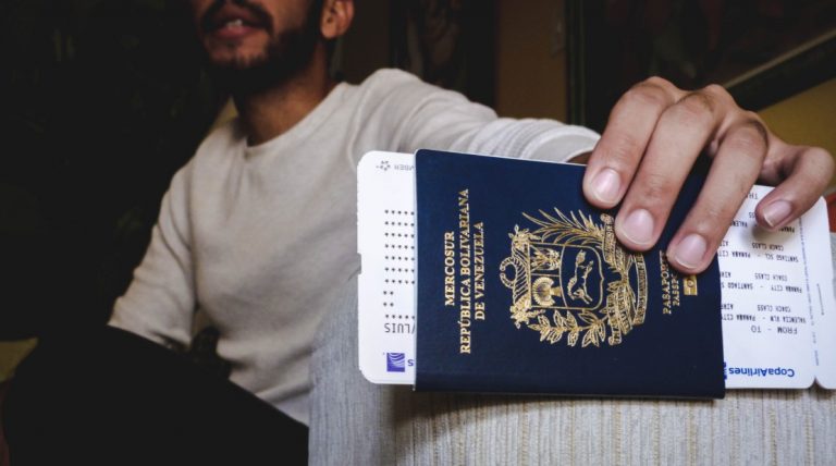 Cómo tramitar el pasaporte venezolano si estás en EE UU
