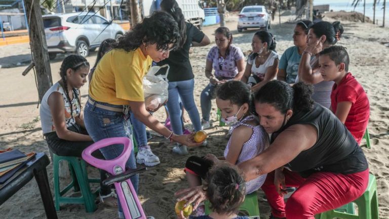 Salud y educación, un sueño lejano para los venezolanos entre Perú y Ecuador