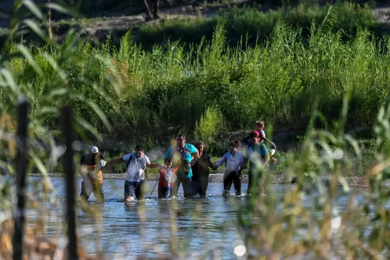 Más de 300 venezolanos cruzan a EE UU por el fronterizo río Bravo