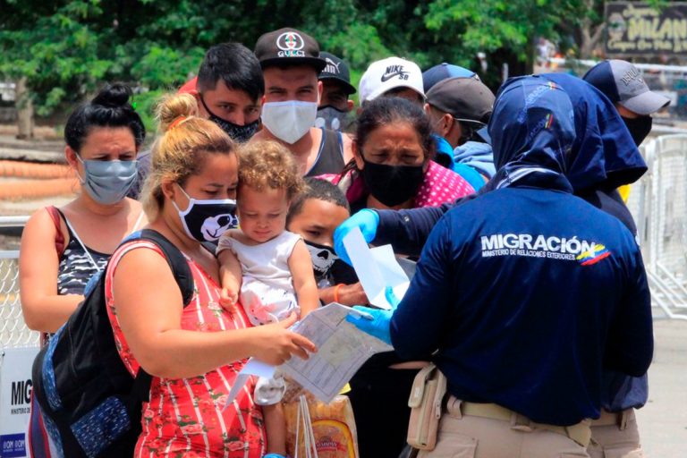 Situación de los migrantes venezolanos no ha mejorado, afirma María Gabriela Trompetero #ConLaLuz